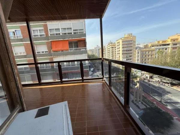 Piso en avenida del Doctor Gadea