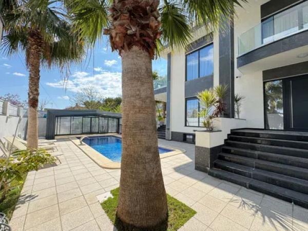 Casa independiente en calle de L'Esportista Alejandra Quereda