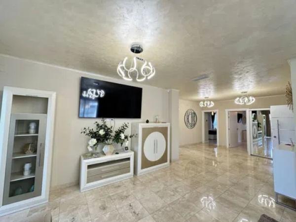 Casa independiente en calle de L'Esportista Alejandra Quereda