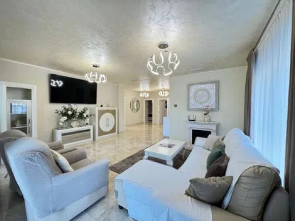 Casa independiente en calle de L'Esportista Alejandra Quereda