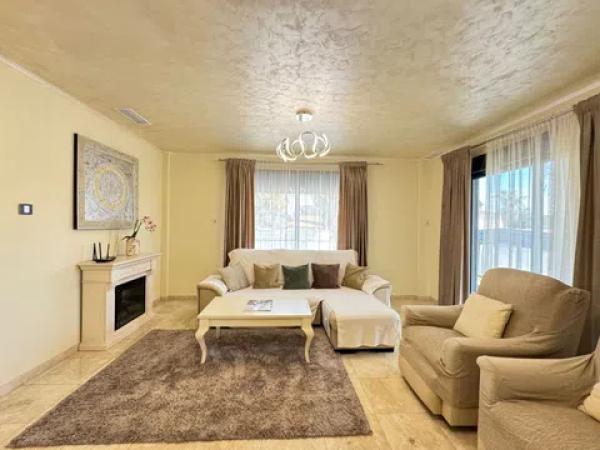 Casa independiente en calle de L'Esportista Alejandra Quereda