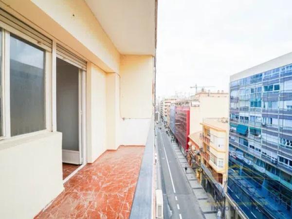 Piso en calle Reyes Católicos