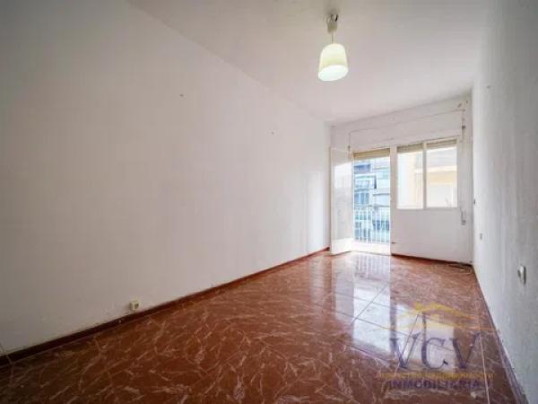 Piso en calle Reyes Católicos