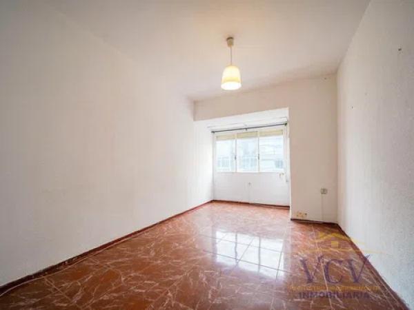 Piso en calle Reyes Católicos