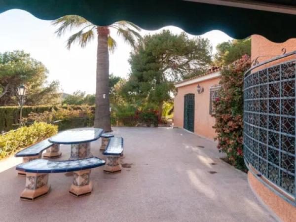 Chalet en Barrio Villahermosa - Santa Faz