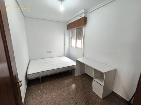 Piso en calle l'Aguila