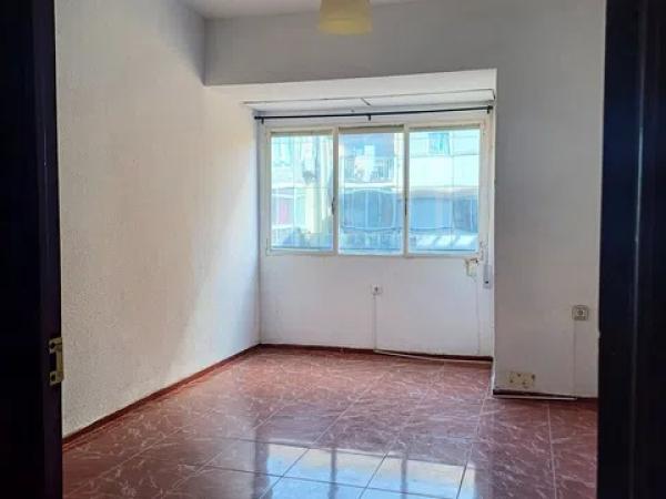 Piso en calle Reyes Católicos, 34