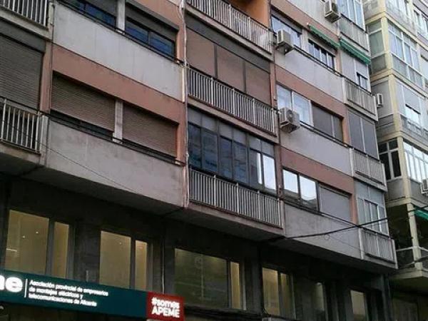 Piso en calle Reyes Católicos, 34