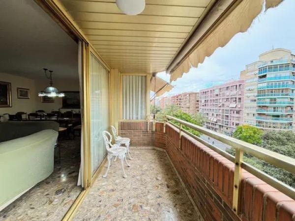 Piso en avenida Oscar Espla, 17