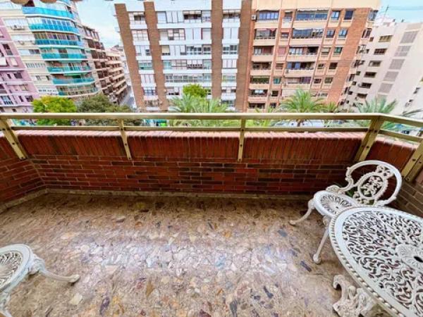 Piso en avenida Oscar Espla, 17