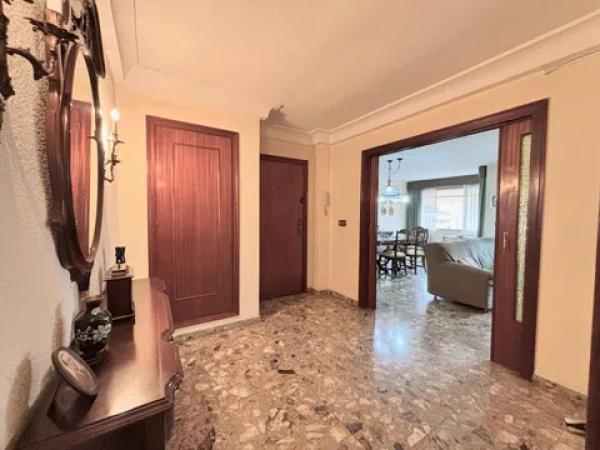 Piso en avenida Oscar Espla, 17