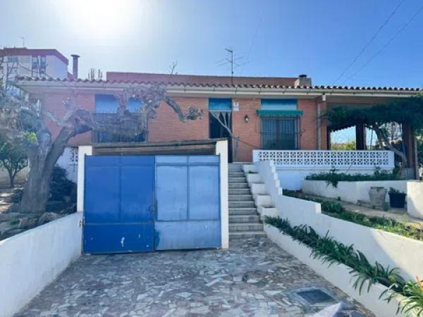 Casa independiente en calle Padre Perpiñán s/n