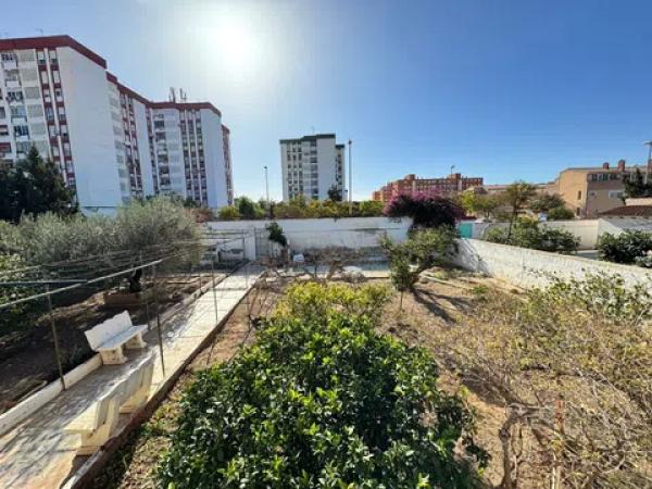 Casa independiente en calle Padre Perpiñán s/n