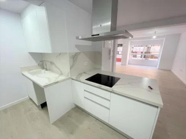 Piso en calle Reyes Católicos s/n