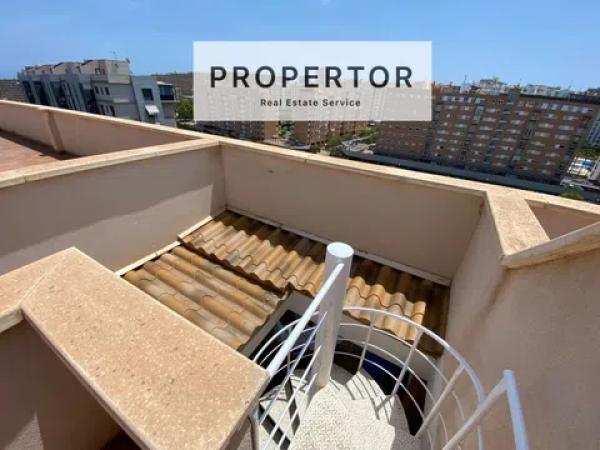 Dúplex en calle Maria Moliner