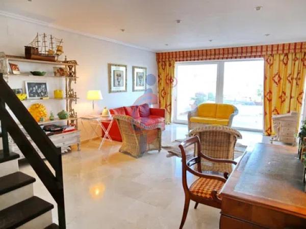 Chalet adosado en calle del Albatros, 4