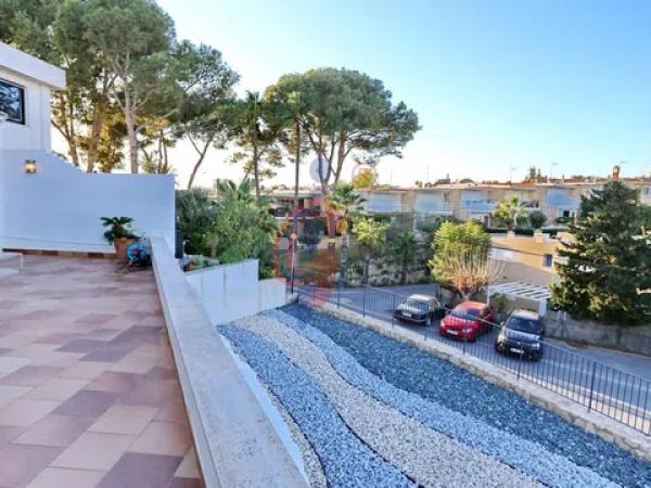 Chalet adosado en calle del Albatros, 4