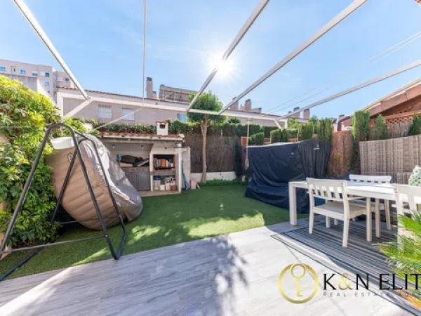 Chalet adosado en calle del Olimpo