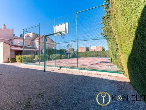 Chalet adosado en calle del Olimpo