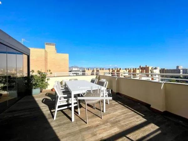 Dúplex en avenida Historiador Vicente Ramos