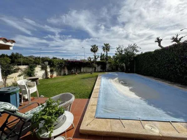 Casa independiente en avenida de la Costa Blanca