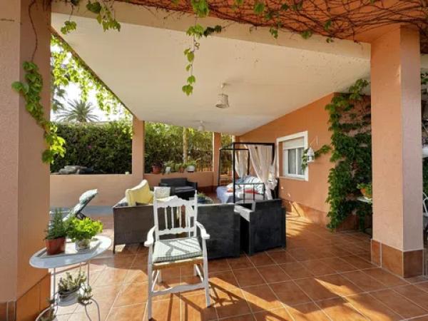 Casa independiente en avenida de la Costa Blanca