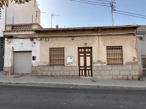 Casa independiente en calle Rafael Escolano, 42