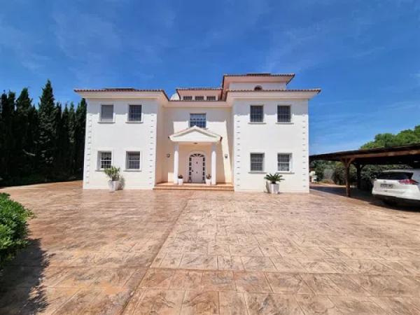 Casa independiente en Hinojo