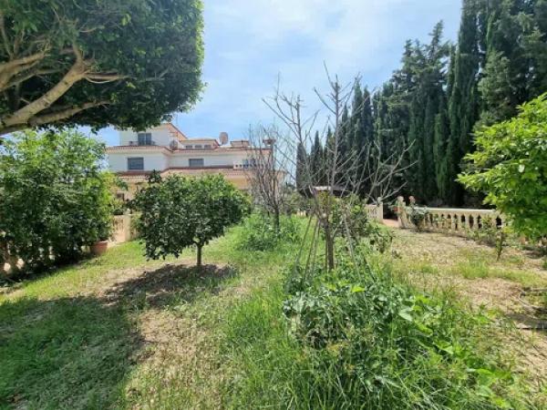 Casa independiente en Hinojo