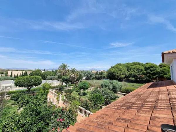 Casa independiente en Hinojo