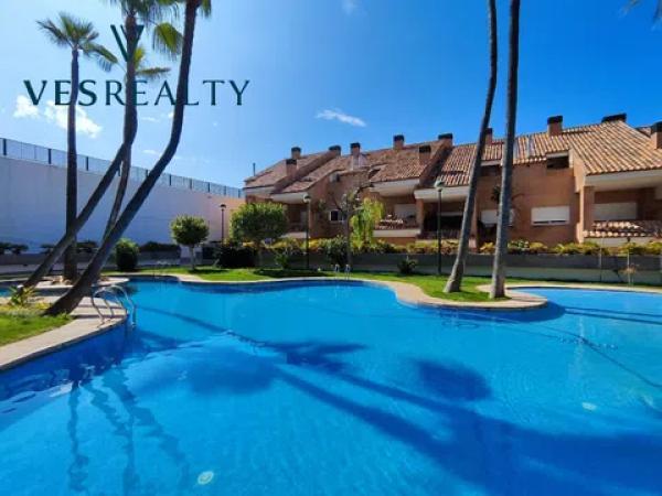 Chalet adosado en calle Océano, 32