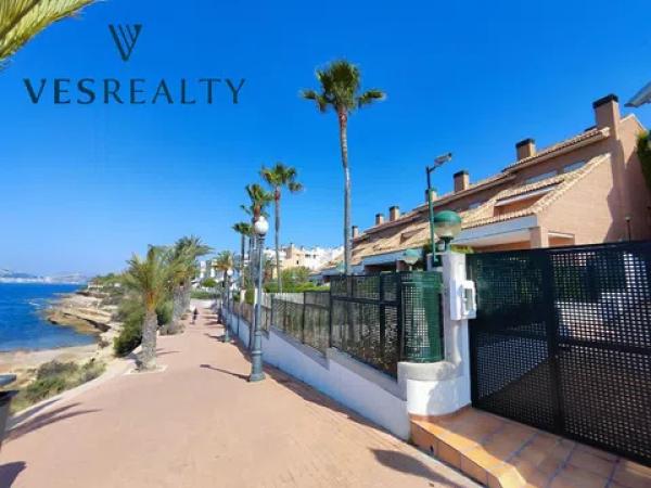 Chalet adosado en calle Océano, 32