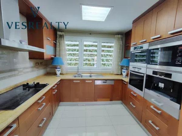 Chalet adosado en calle Océano, 32