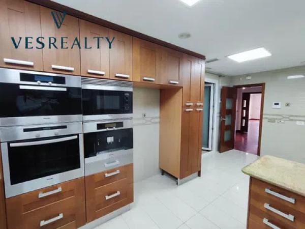 Chalet adosado en calle Océano, 32