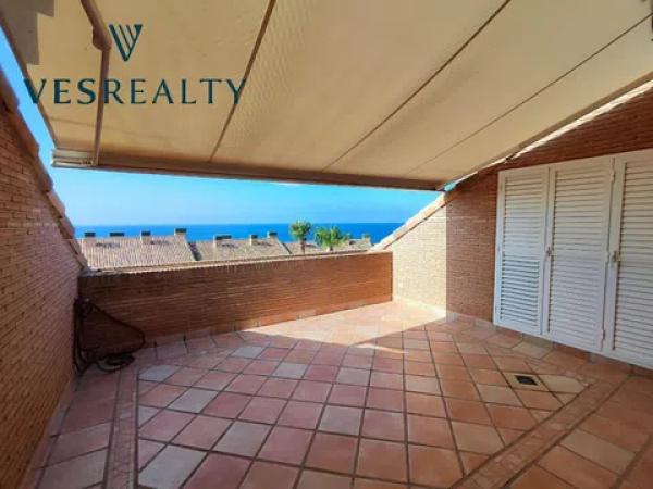 Chalet adosado en calle Océano, 32