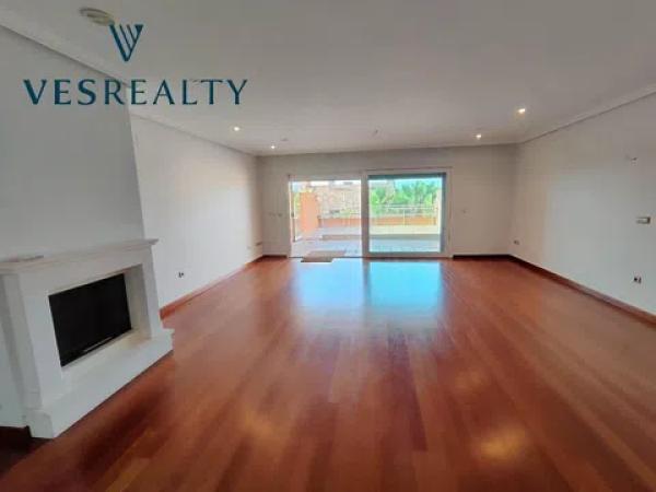 Chalet adosado en calle Océano, 32