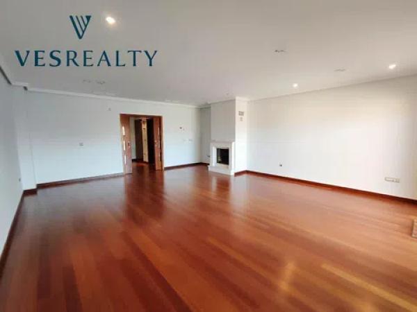 Chalet adosado en calle Océano, 32