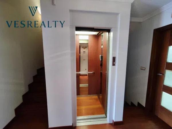 Chalet adosado en calle Océano, 32