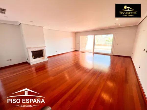 Chalet adosado en calle Océano