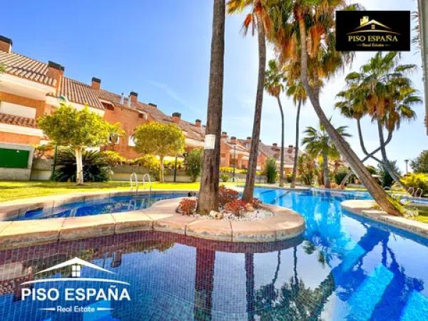 Chalet adosado en calle Océano