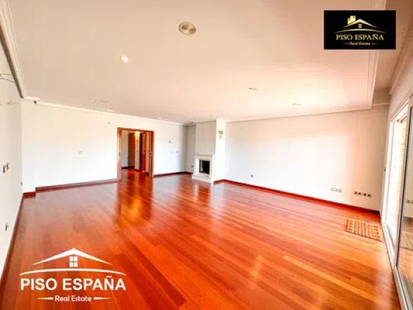 Chalet adosado en calle Océano