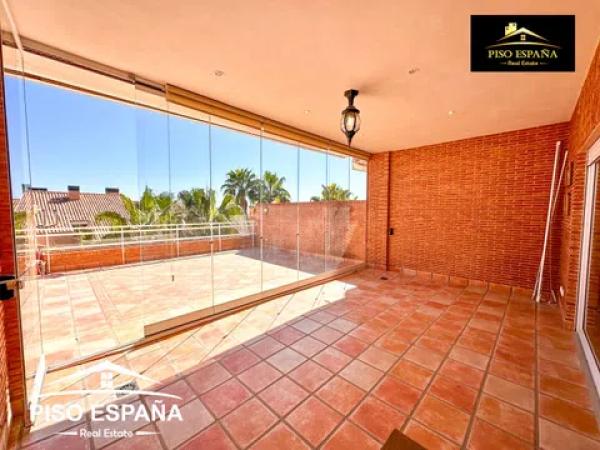 Chalet adosado en calle Océano