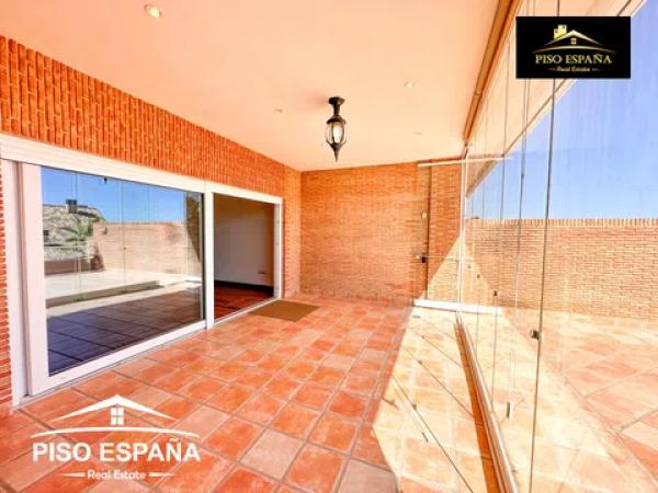 Chalet adosado en calle Océano