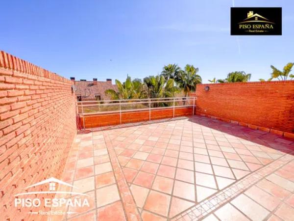 Chalet adosado en calle Océano