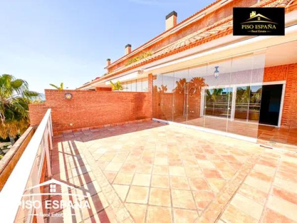 Chalet adosado en calle Océano