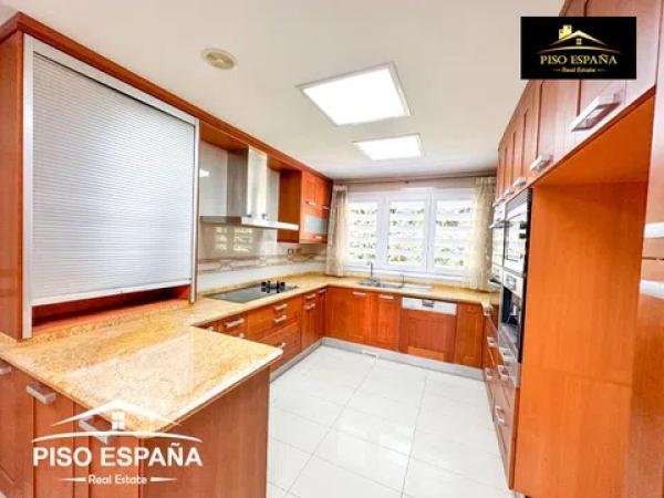 Chalet adosado en calle Océano