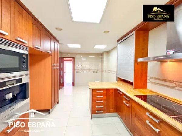 Chalet adosado en calle Océano