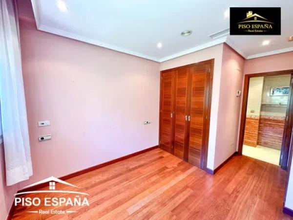 Chalet adosado en calle Océano