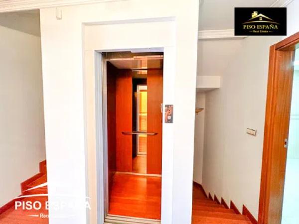 Chalet adosado en calle Océano