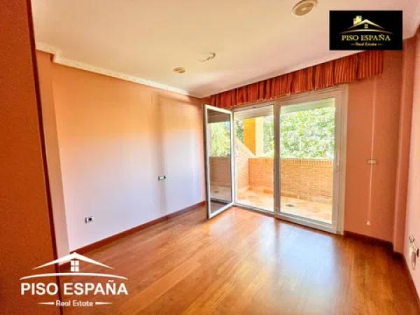 Chalet adosado en calle Océano